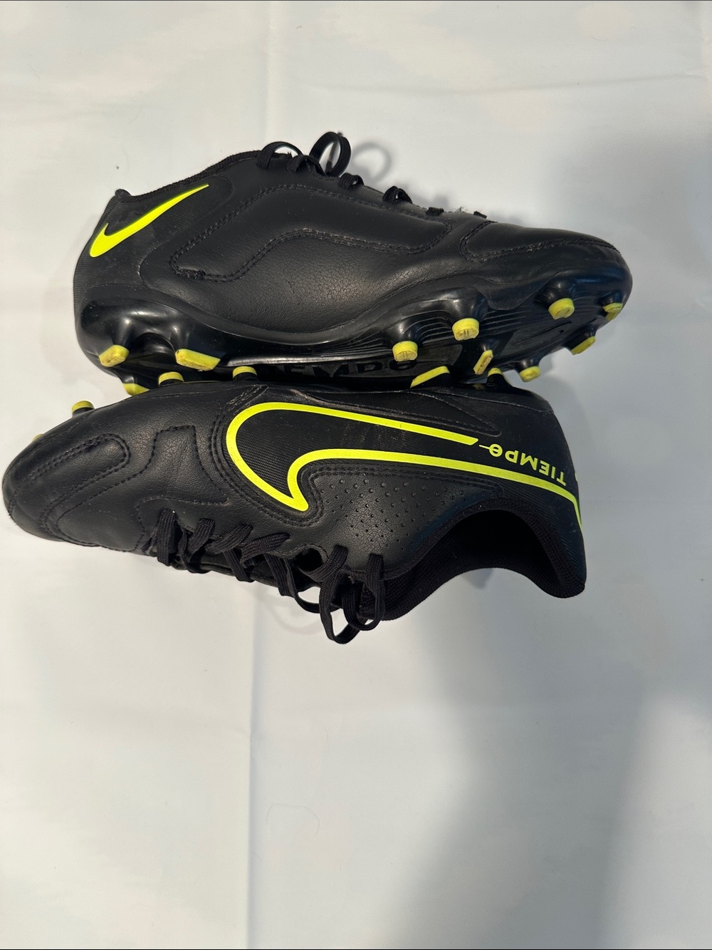 Nike Kids Black Soccer Cleats with Neon Yellow Swoosh size 5Y - Picture 3 of 10
